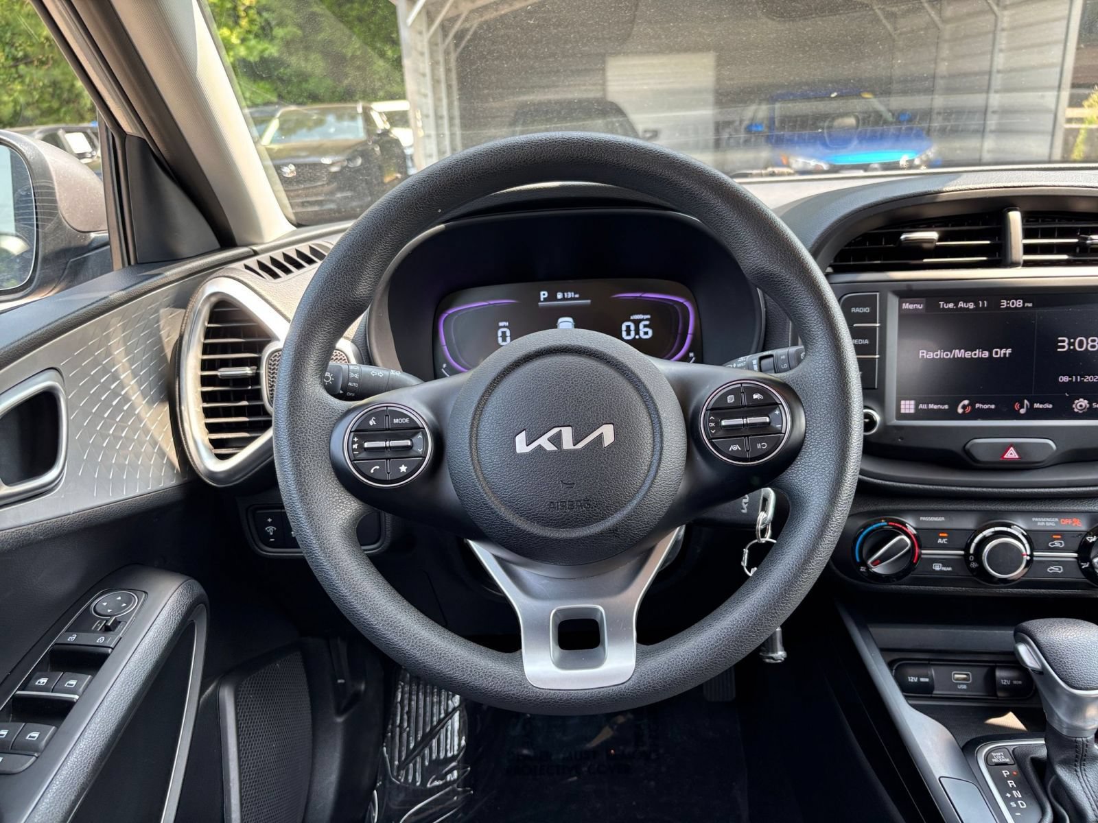 Used 2025 Kia Soul LX w/ LX Technology Package FWD image 31