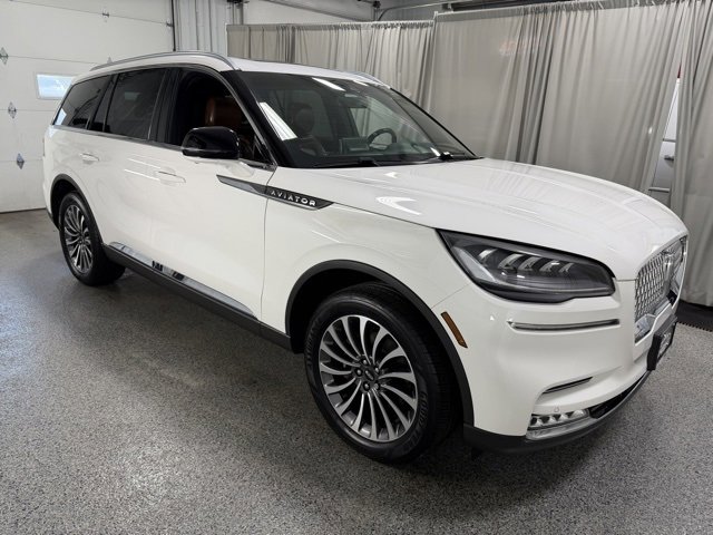 Used 2020 Lincoln Aviator Reserve w/ Elements Package Plus image 3