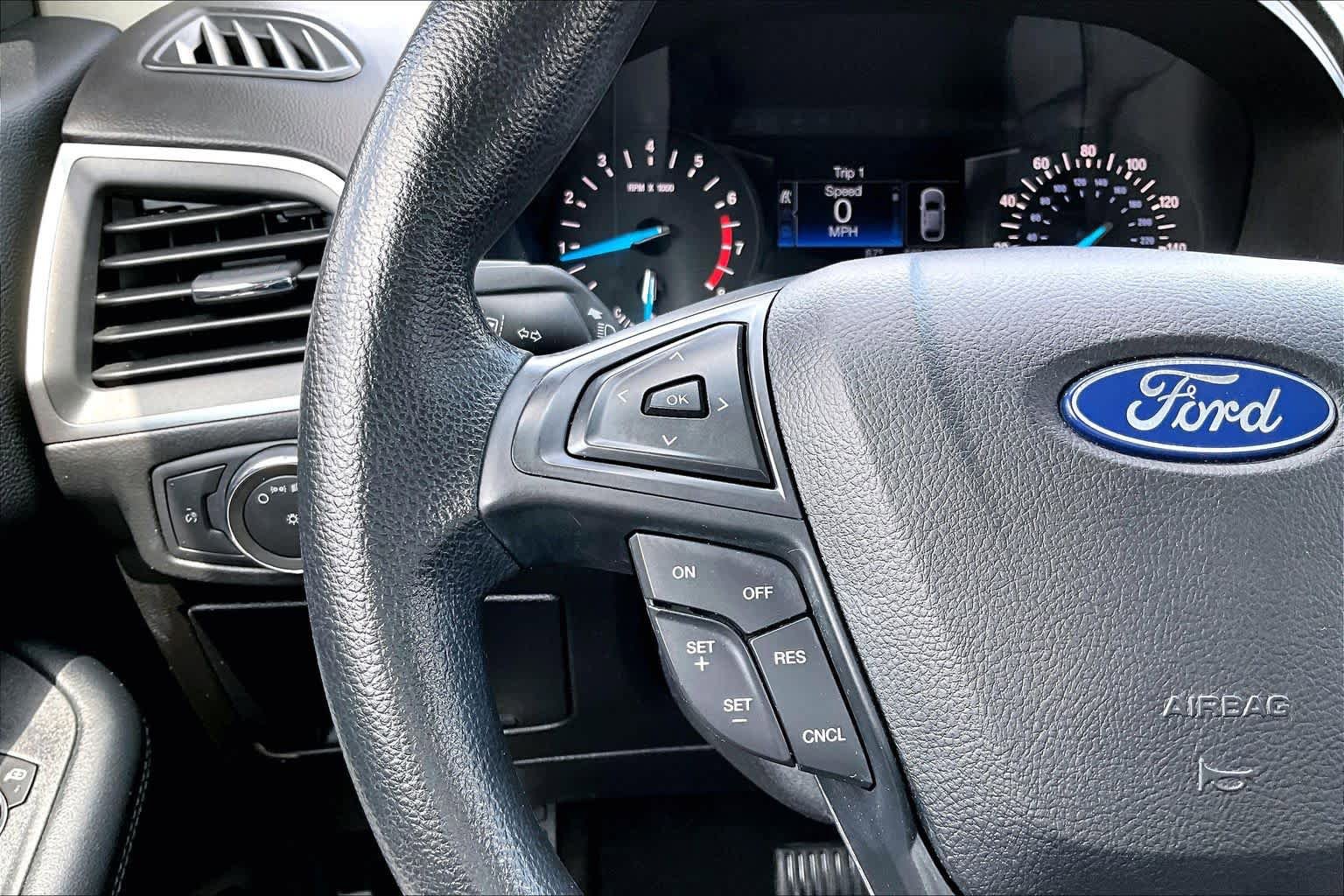 Used 2020 Ford Edge SE FWD image 24