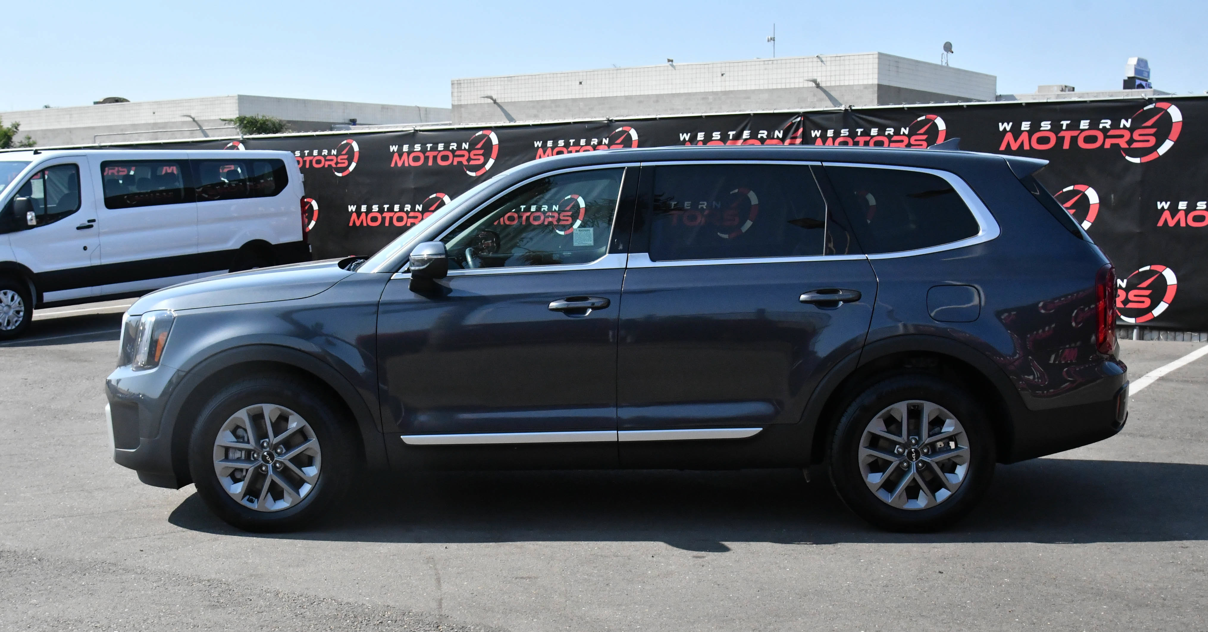 Used 2023 Kia Telluride LX AWD/4WD image 4
