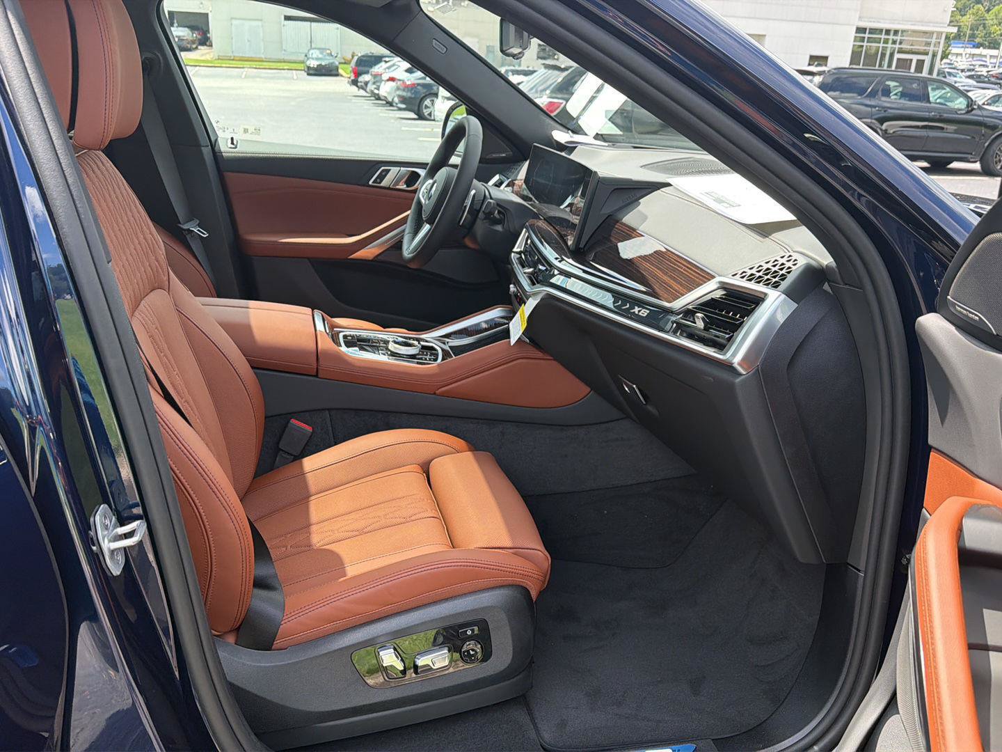 New 2027 BMW X6 xDrive40i w/ Executive Package AWD/4WD image 14