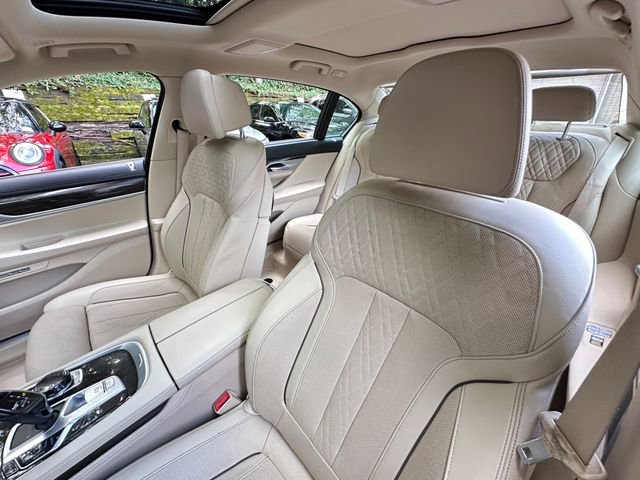 Used 2017 BMW 740i image 11
