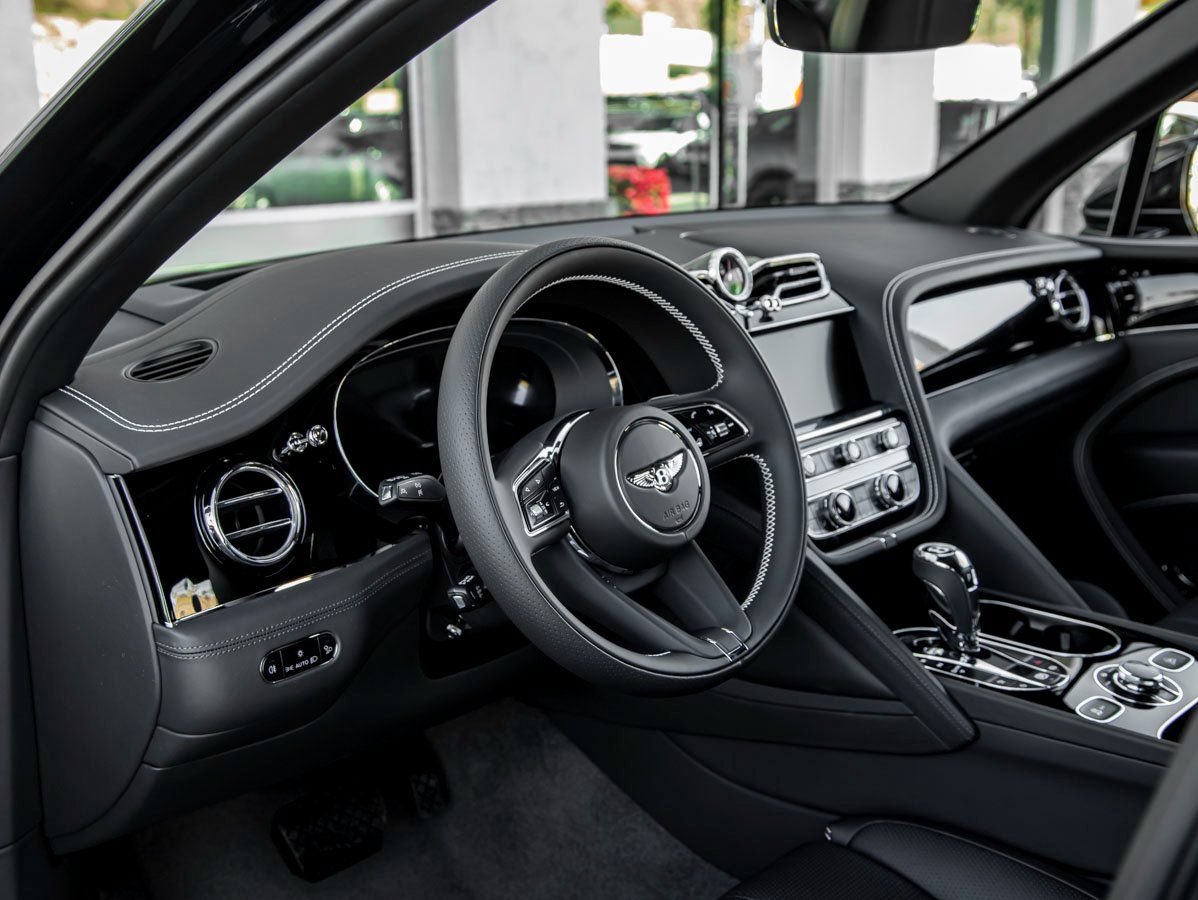 Used 2024 Bentley Bentayga Extended Wheelbase AWD/4WD image 19