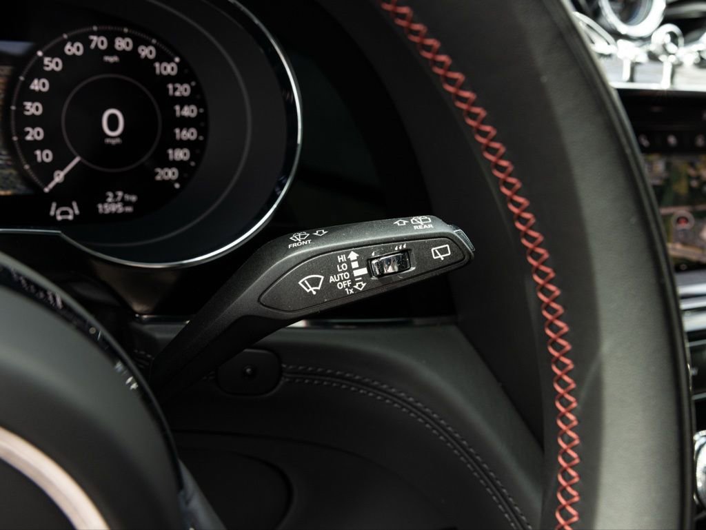 Used 2025 Bentley Bentayga V8 image 41
