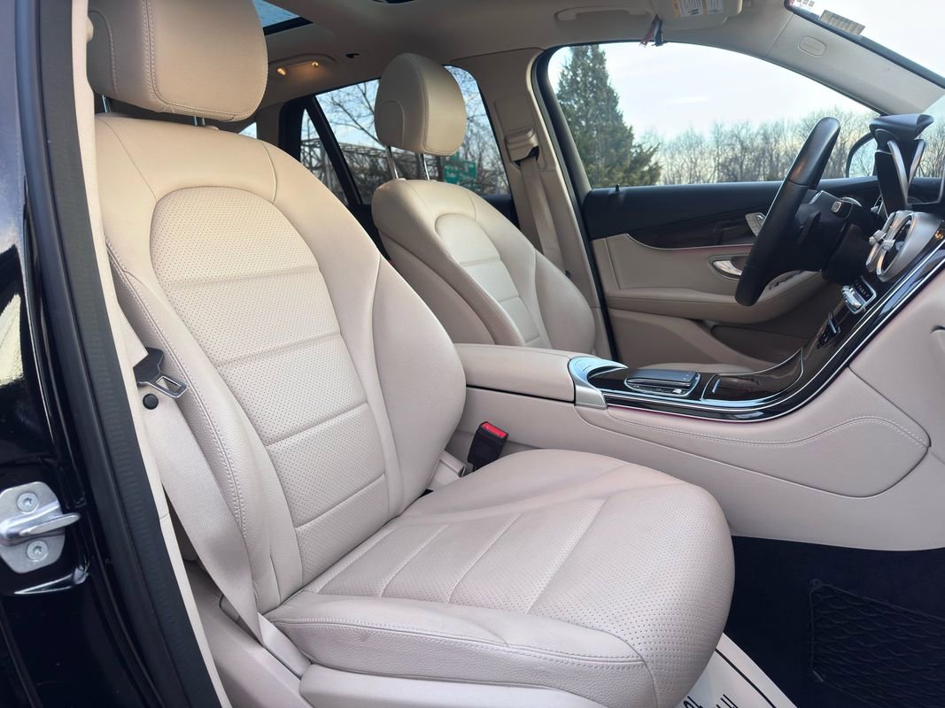 Used 2020 Mercedes-Benz GLC 300 4MATIC w/ Exterior Lighting Package image 35