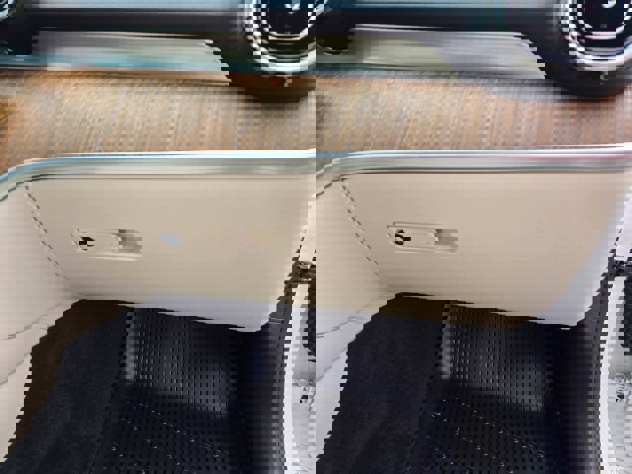 Used 2024 Mercedes-Benz C 300 4MATIC Sedan image 38