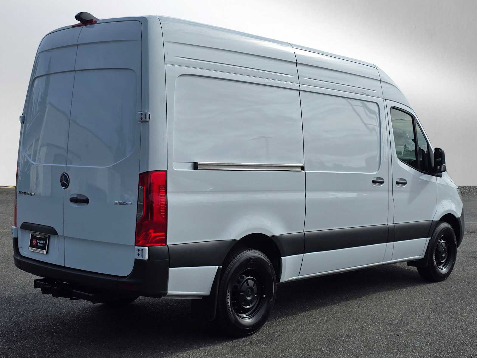 Used 2024 Mercedes-Benz Sprinter 2500 image 7