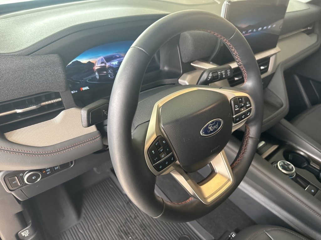 Certified 2025 Ford Explorer Active w/ Active Comfort Package image 9