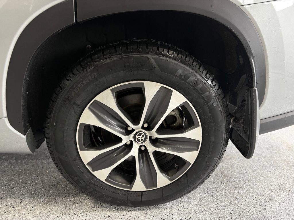 Used 2022 Toyota Highlander LE image 30