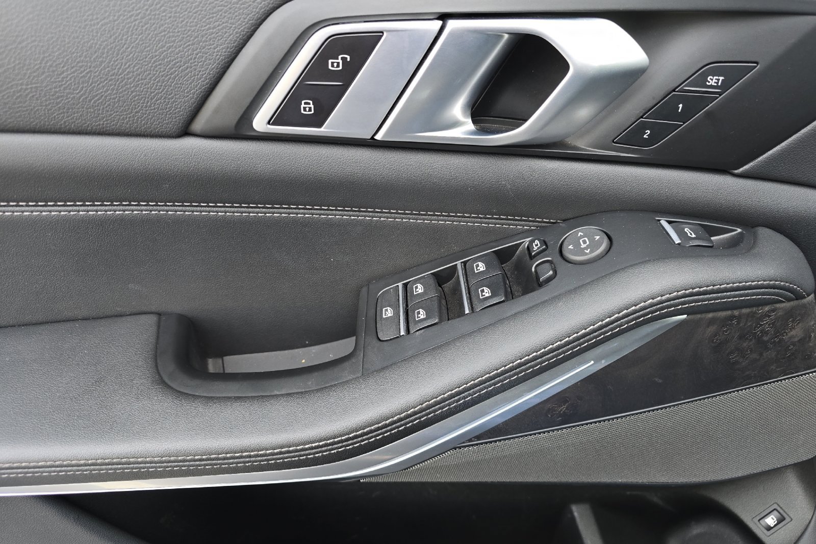 Used 2023 BMW X5 xDrive45e w/ M Sport Package image 12