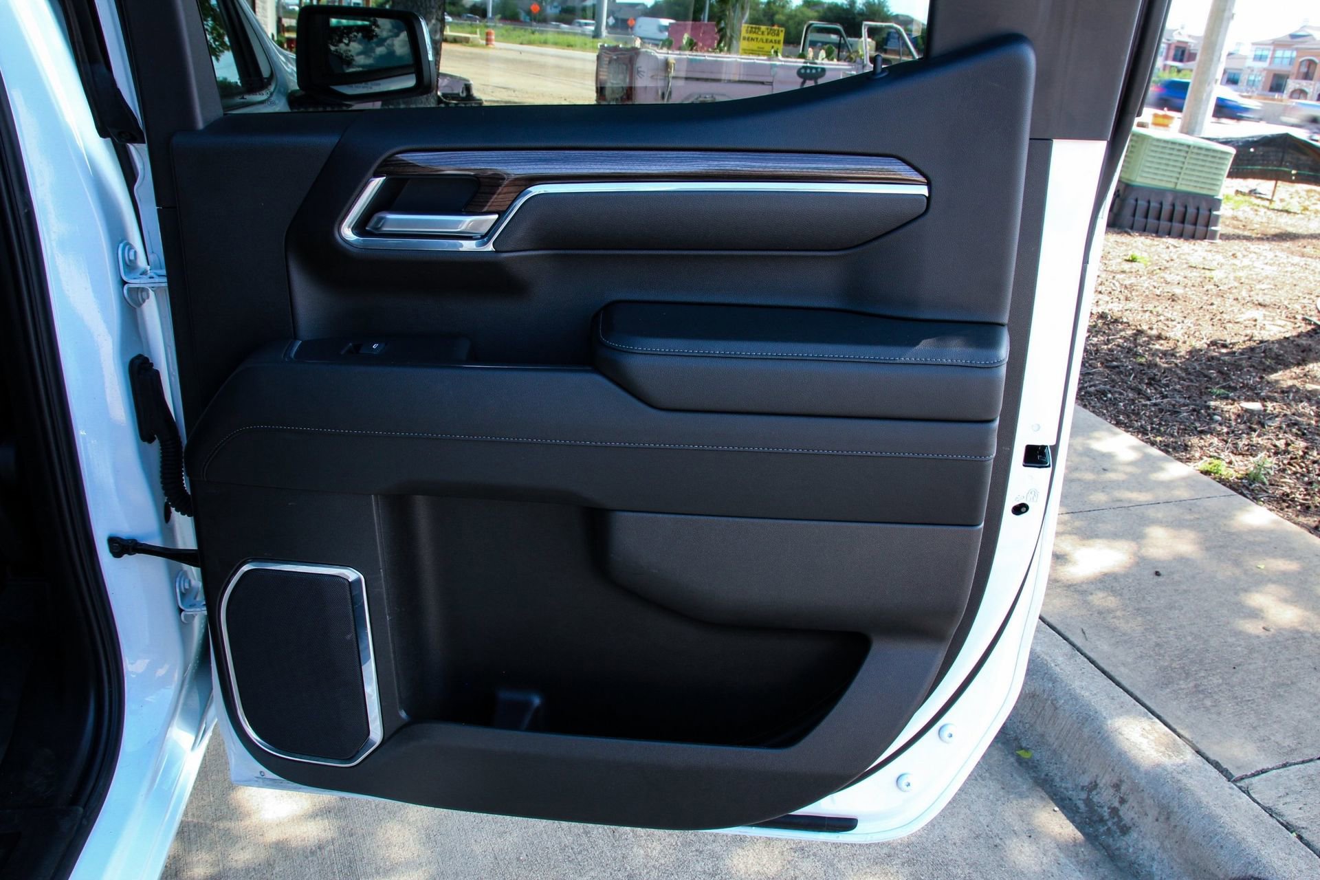 Used 2025 Chevrolet Silverado 1500 LT RWD image 32
