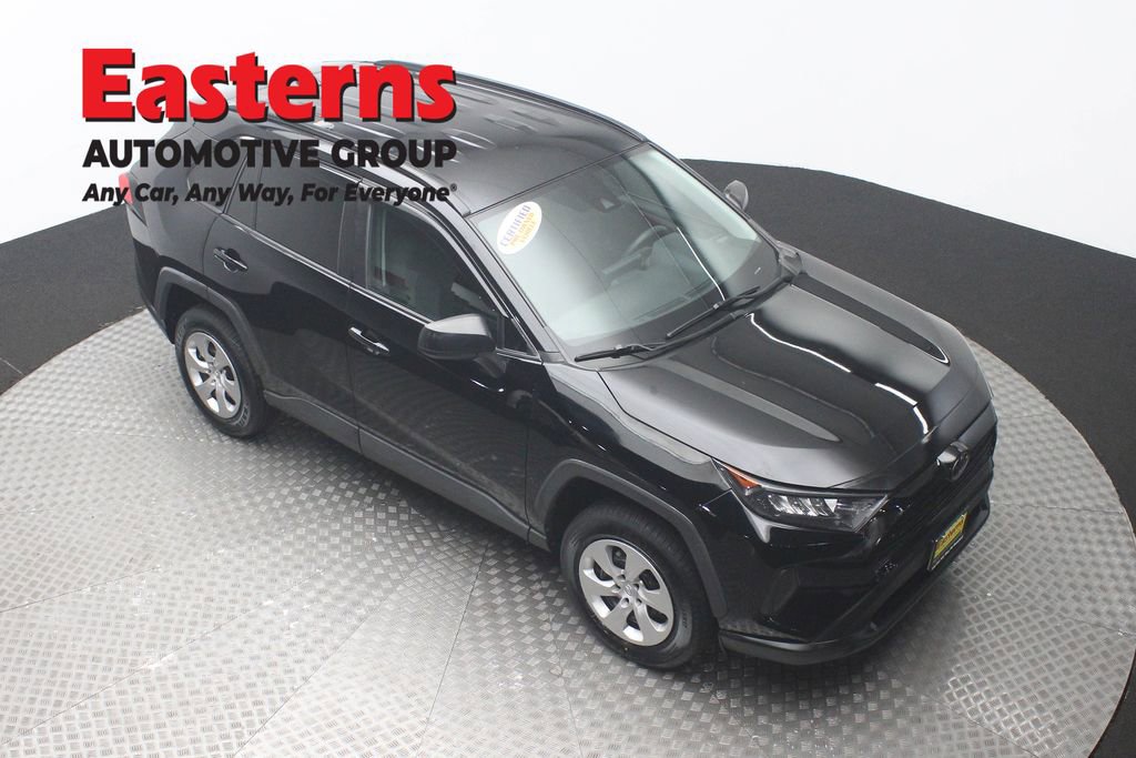 Used 2021 Toyota RAV4 LE image 3