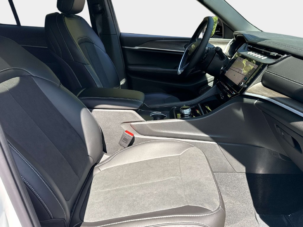 New 2027 Jeep Grand Cherokee Altitude AWD/4WD image 9