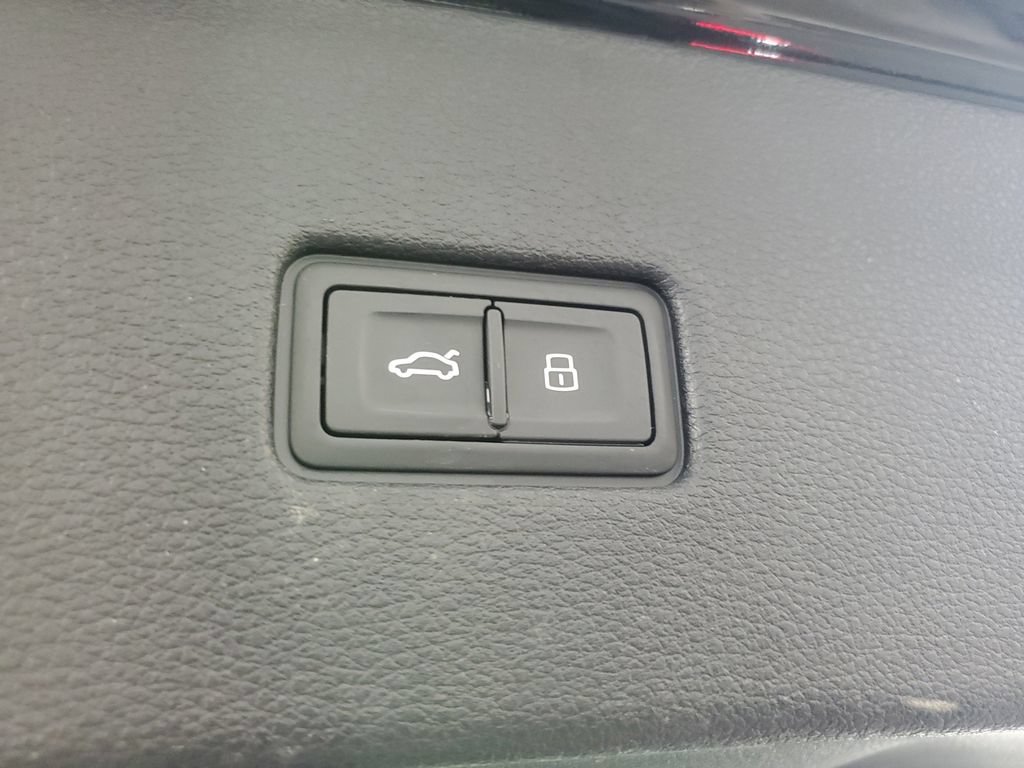 Used 2019 Audi Q8 Prestige AWD/4WD image 10