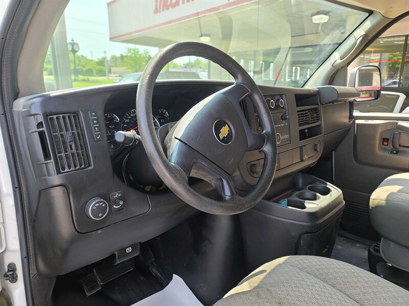 Used 2015 Chevrolet Express 2500 RWD image 8