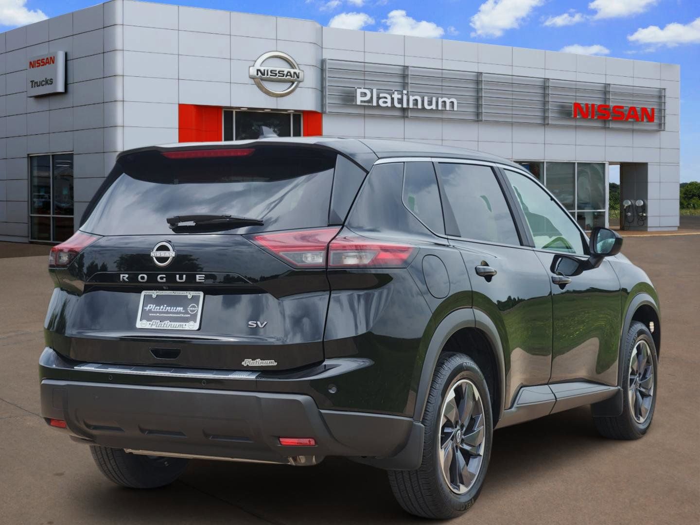 Used 2024 Nissan Rogue SV FWD image 4