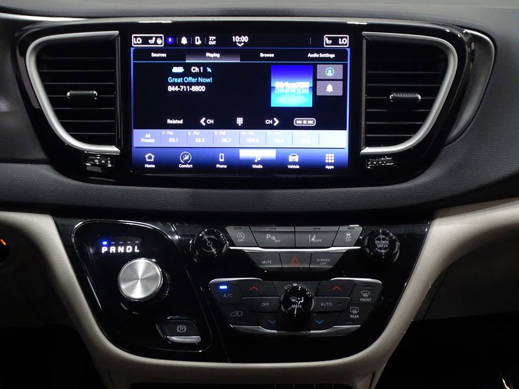 Used 2024 Chrysler Pacifica Touring-L image 28