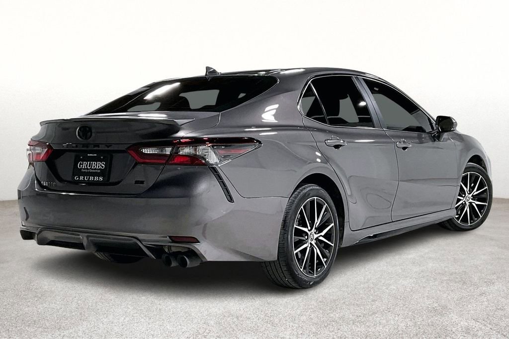 Used 2024 Toyota Camry SE image 2