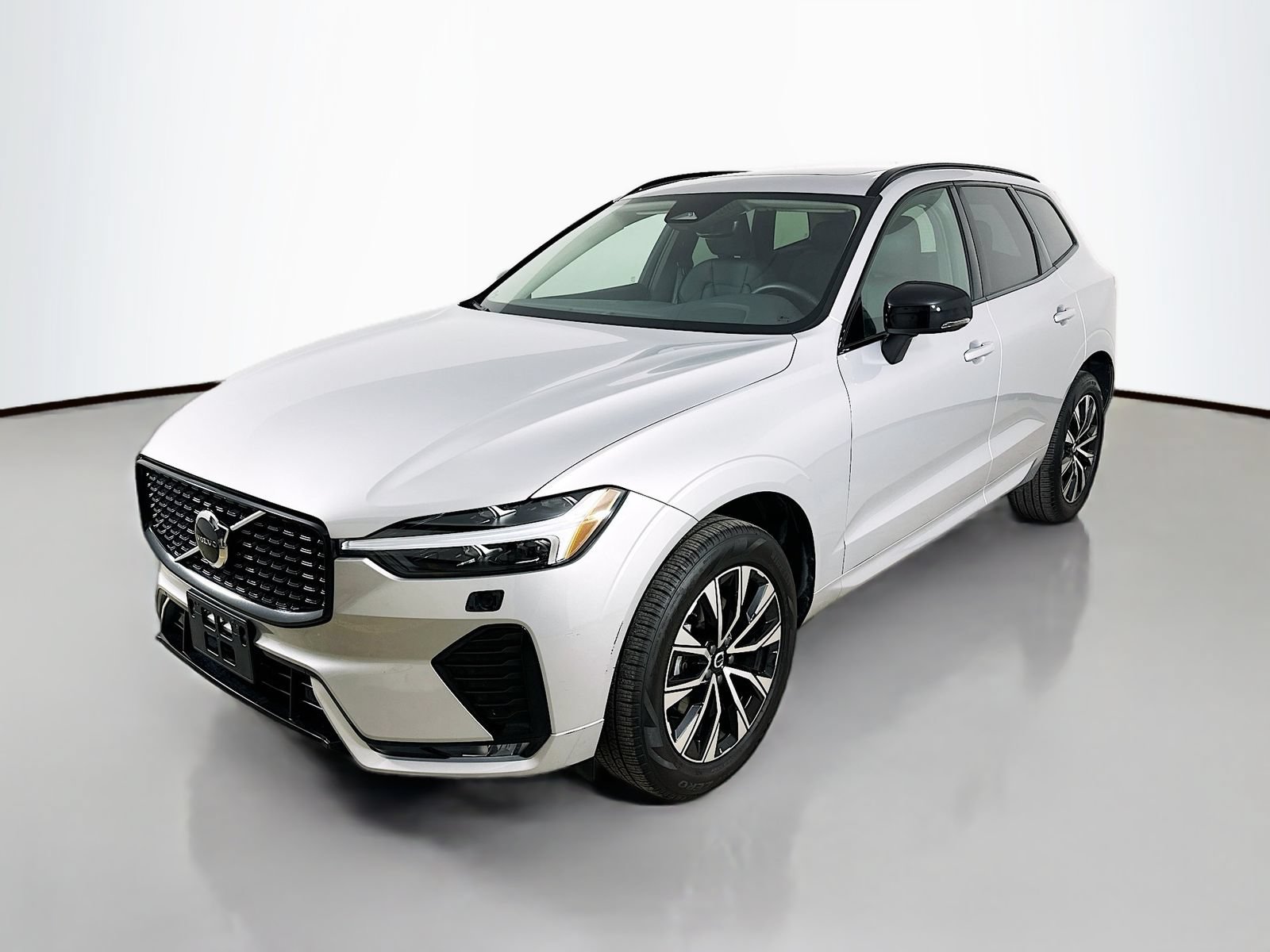 Used 2025 Volvo XC60 B5 Core AWD/4WD image 1
