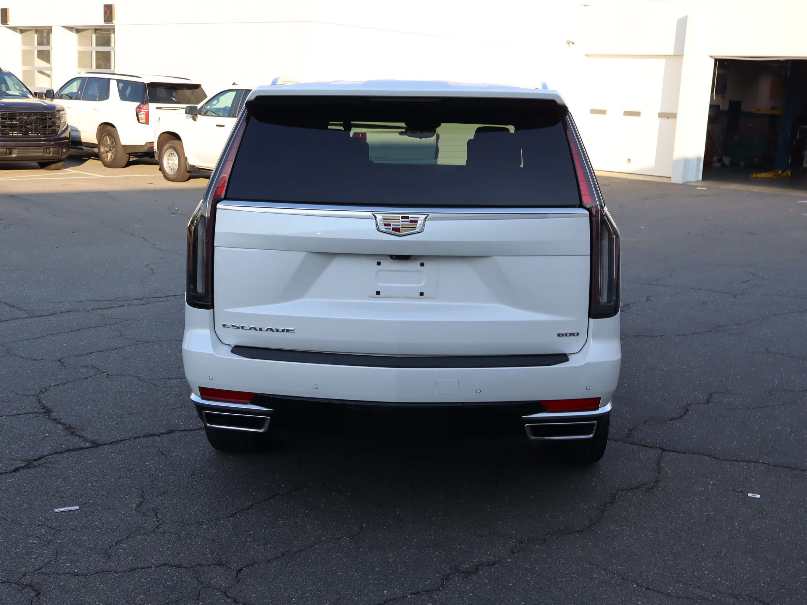 Used 2023 Cadillac Escalade Premium Luxury w/ Performance Package AWD/4WD image 9