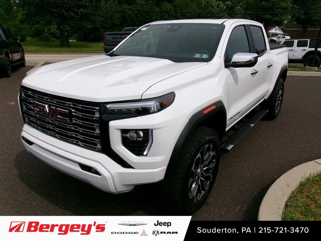 Used 2025 GMC Canyon Denali AWD/4WD image 1