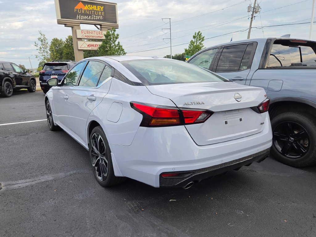 Used 2024 Nissan Altima 2.5 SR w/ SR Premium Package AWD/4WD image 38