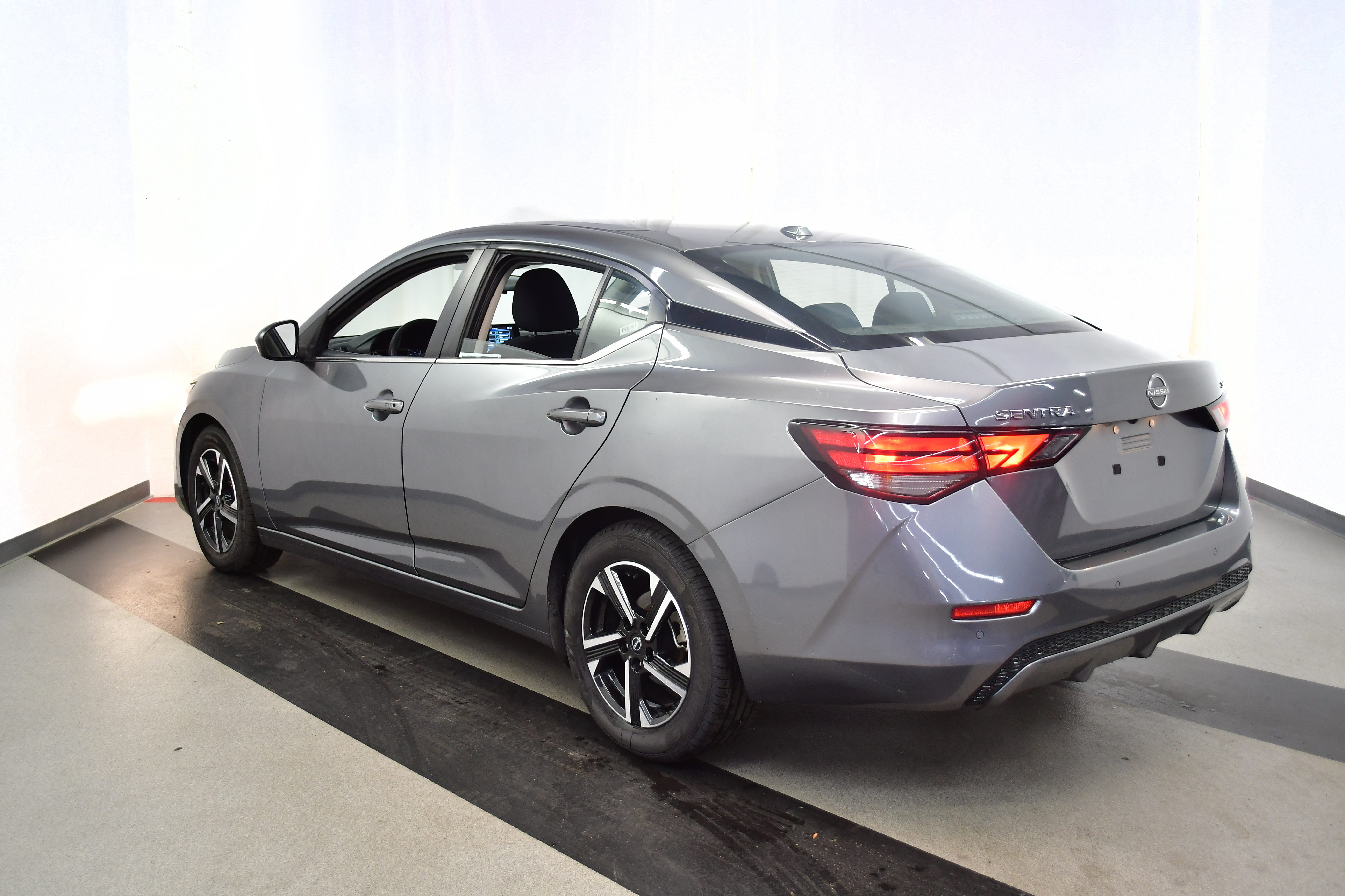 Used 2024 Nissan Sentra SV FWD image 5