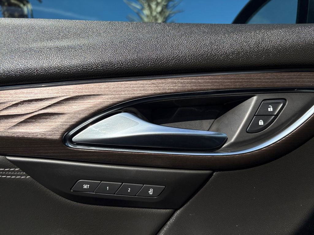 Used 2023 Buick Envision Avenir image 30