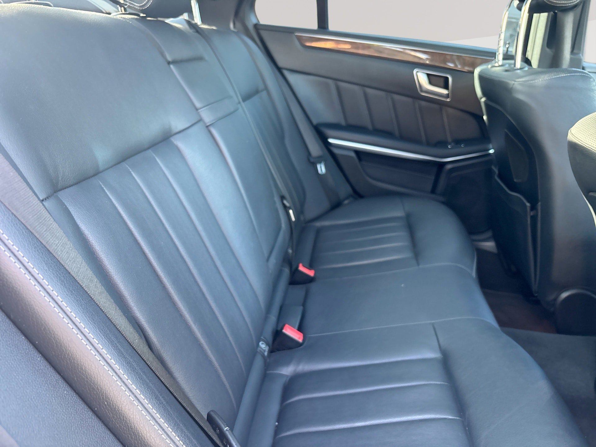 Used 2016 Mercedes-Benz E 400 Sedan image 27
