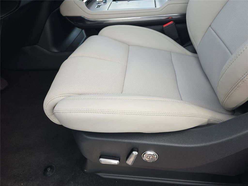 New 2026 Lincoln Navigator Premiere AWD/4WD image 18
