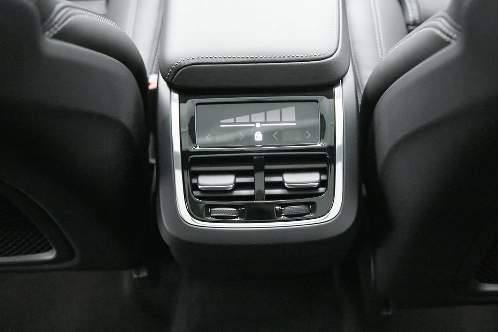 Certified 2023 Volvo XC60 B5 Ultimate AWD/4WD image 23