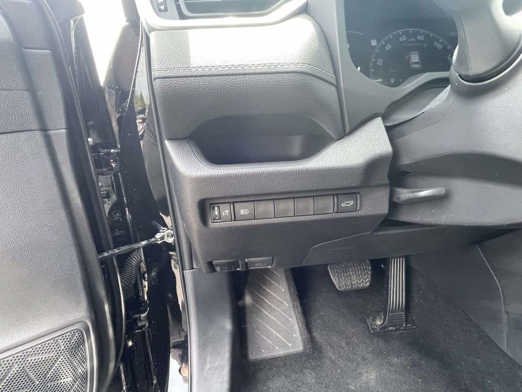 Used 2025 Toyota RAV4 XLE image 28