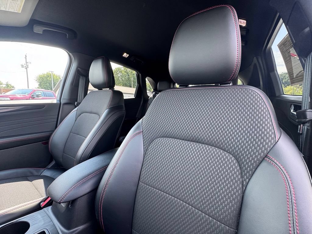 Used 2023 Ford Escape ST-Line w/ Tech Pack #1 FWD image 11