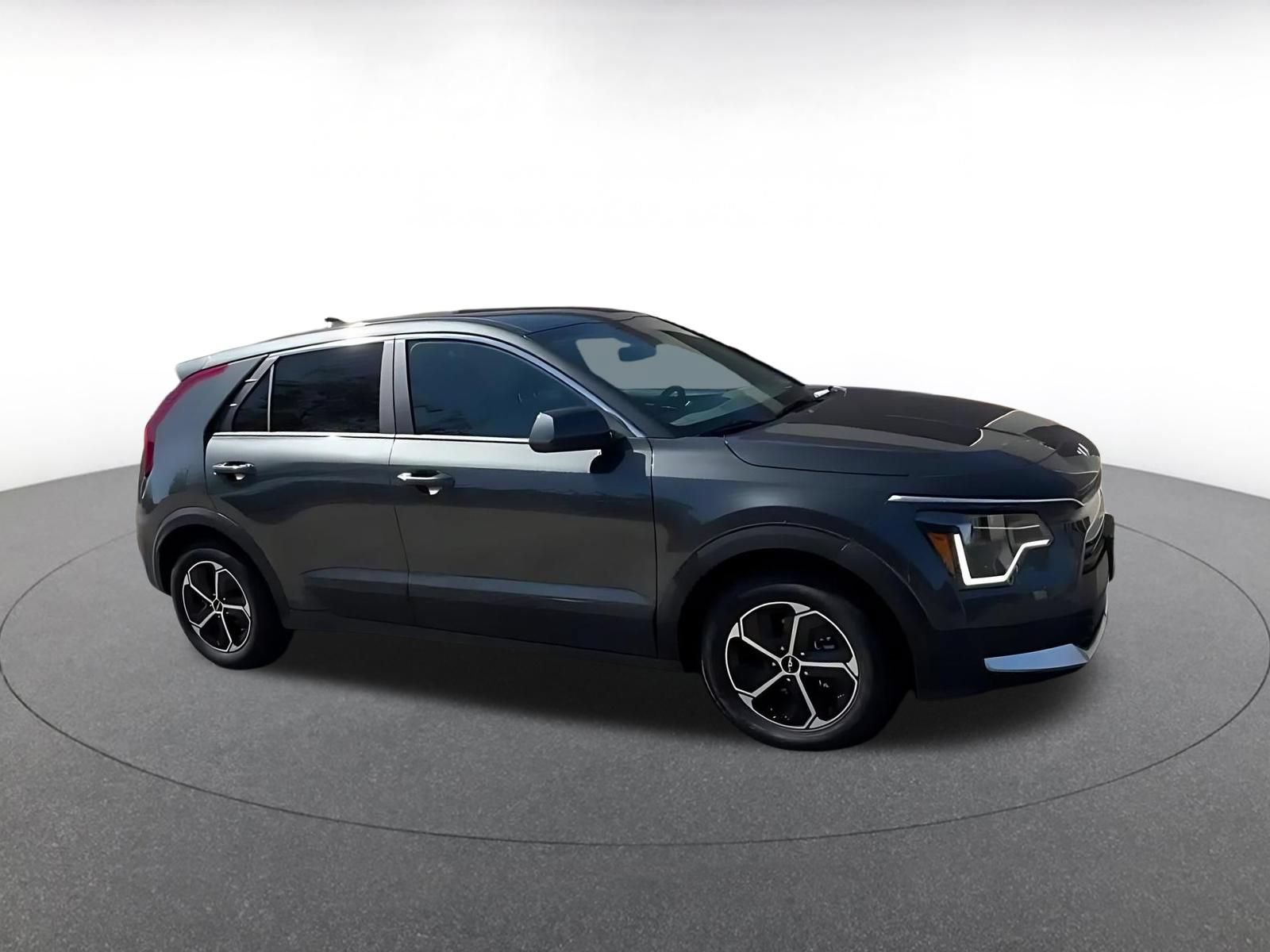 Used 2026 Kia Niro LX FWD image 2