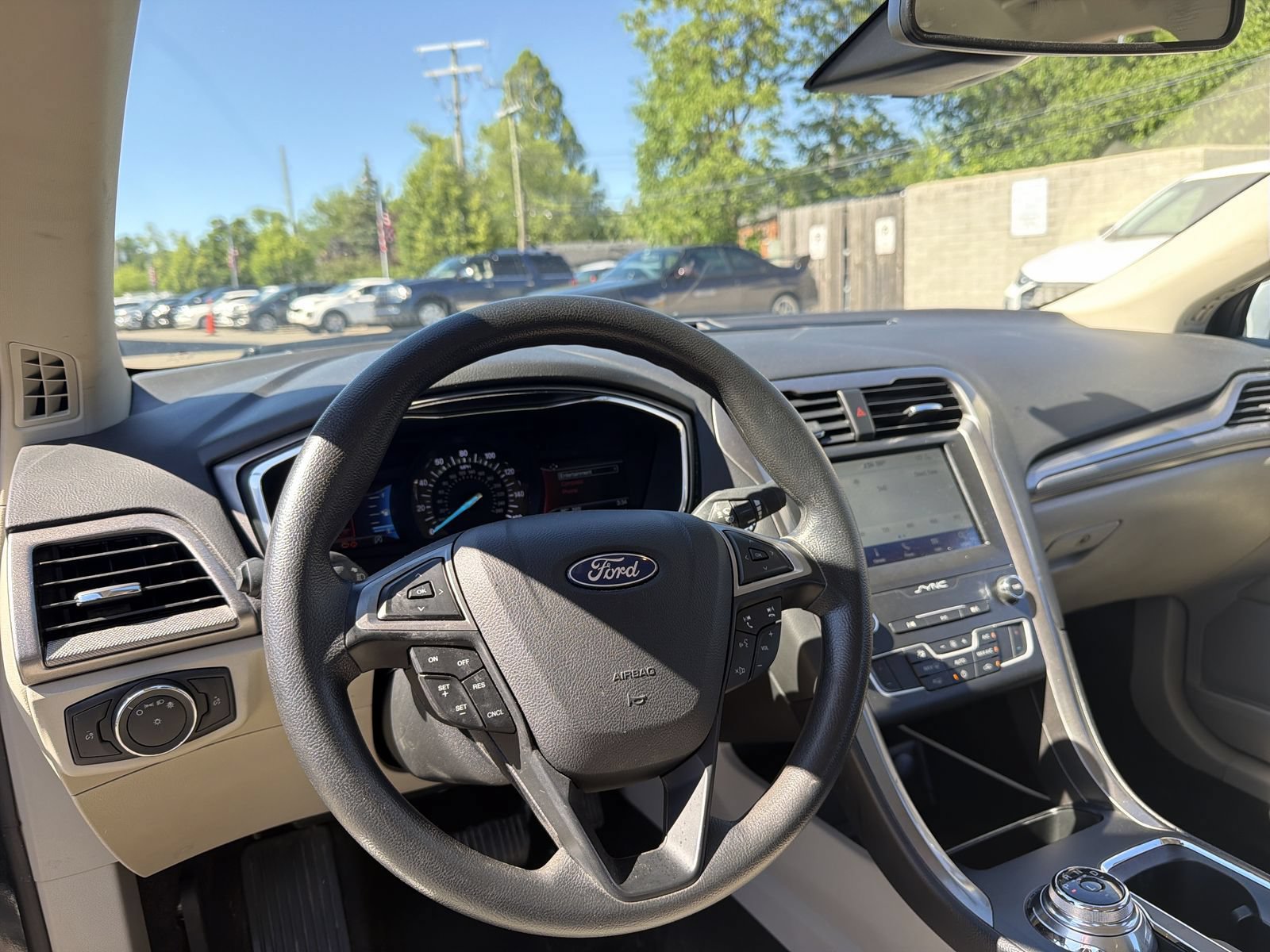 Used 2020 Ford Fusion SE FWD image 18