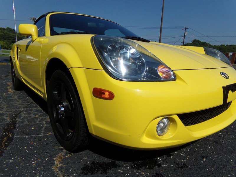 Used 2004 Toyota MR2 image 11