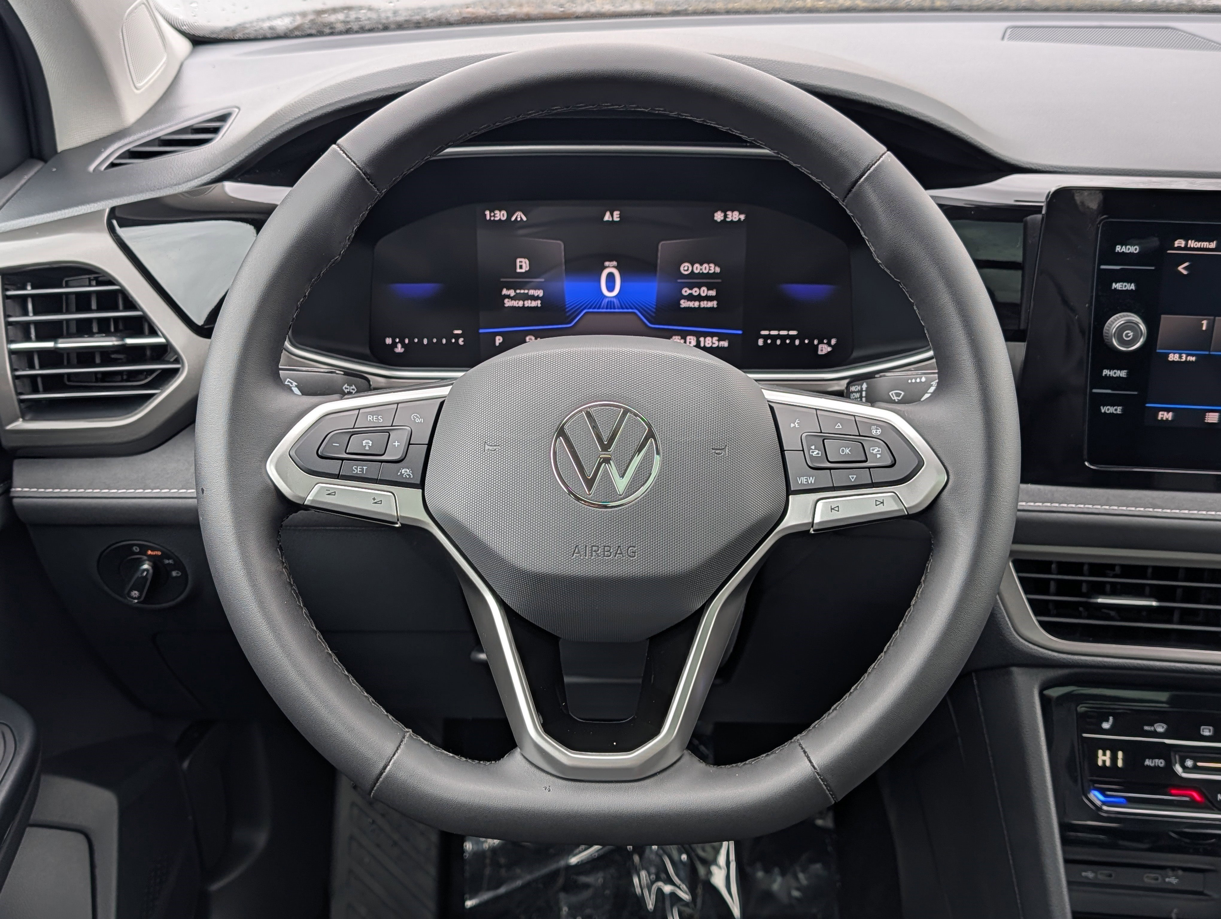 New 2026 Volkswagen Taos SE AWD/4WD image 10