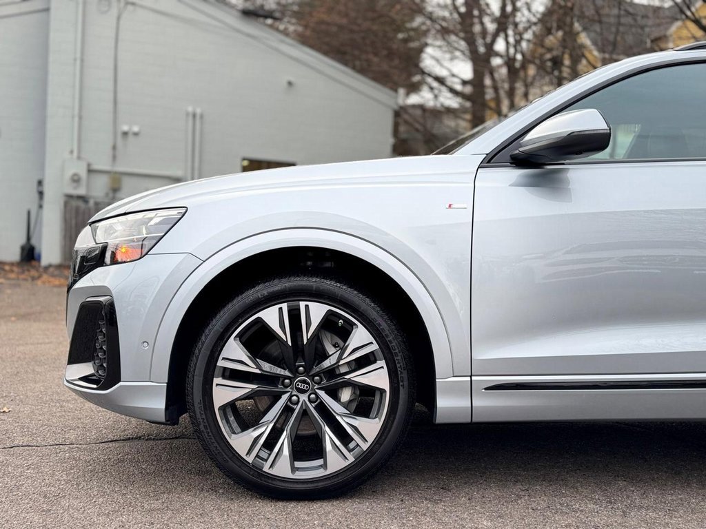 Used 2025 Audi Q8 Premium Plus image 10