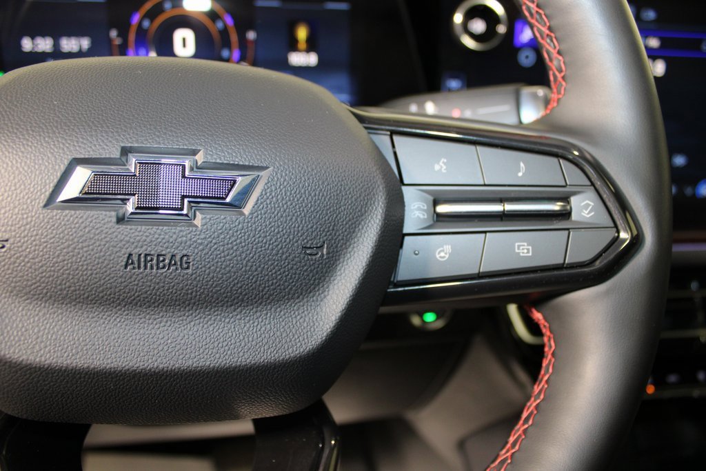 Used 2025 Chevrolet Traverse RS image 18