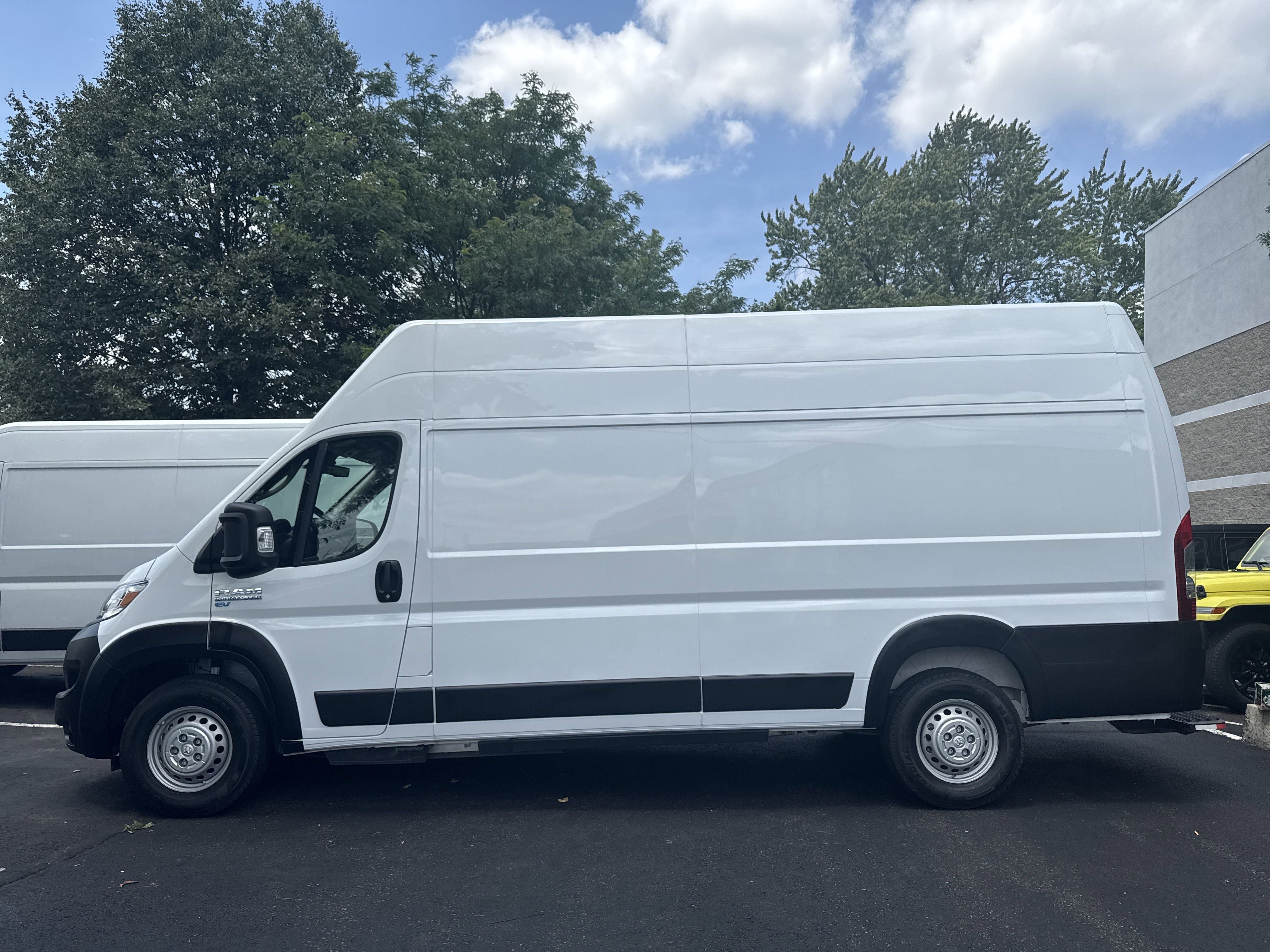 Used 2024 RAM ProMaster 3500 w/ Delivery Van Package image 4