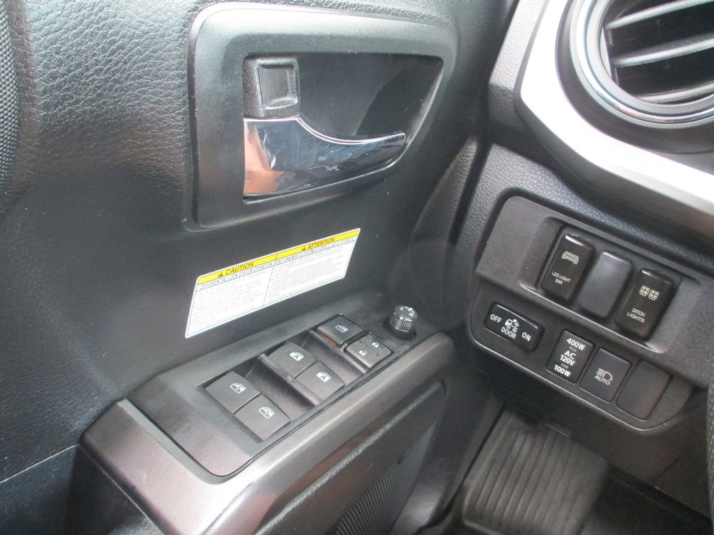 Used 2019 Toyota Tacoma TRD Off-Road AWD/4WD image 27