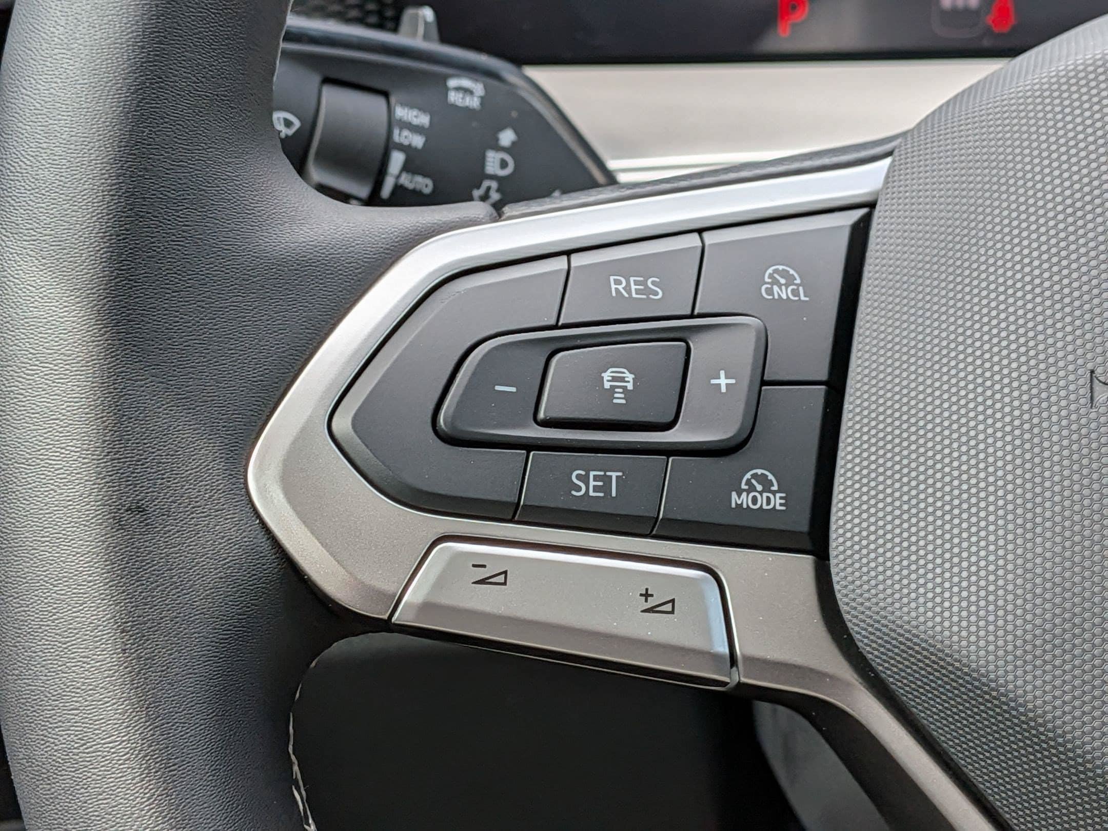 New 2026 Volkswagen Tiguan SE FWD image 18