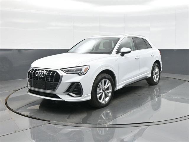 Certified 2025 Audi Q3 2.0T Premium w/ Convenience Package image 3