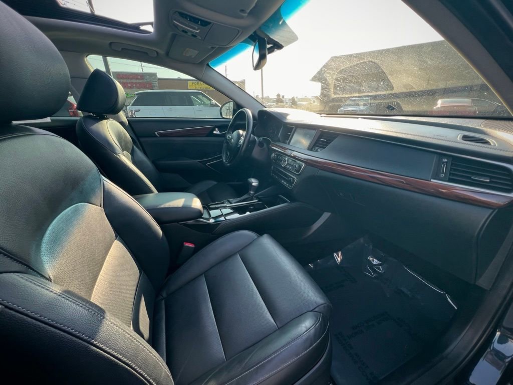 Used 2017 Kia Cadenza Premium w/ Luxury Package image 28