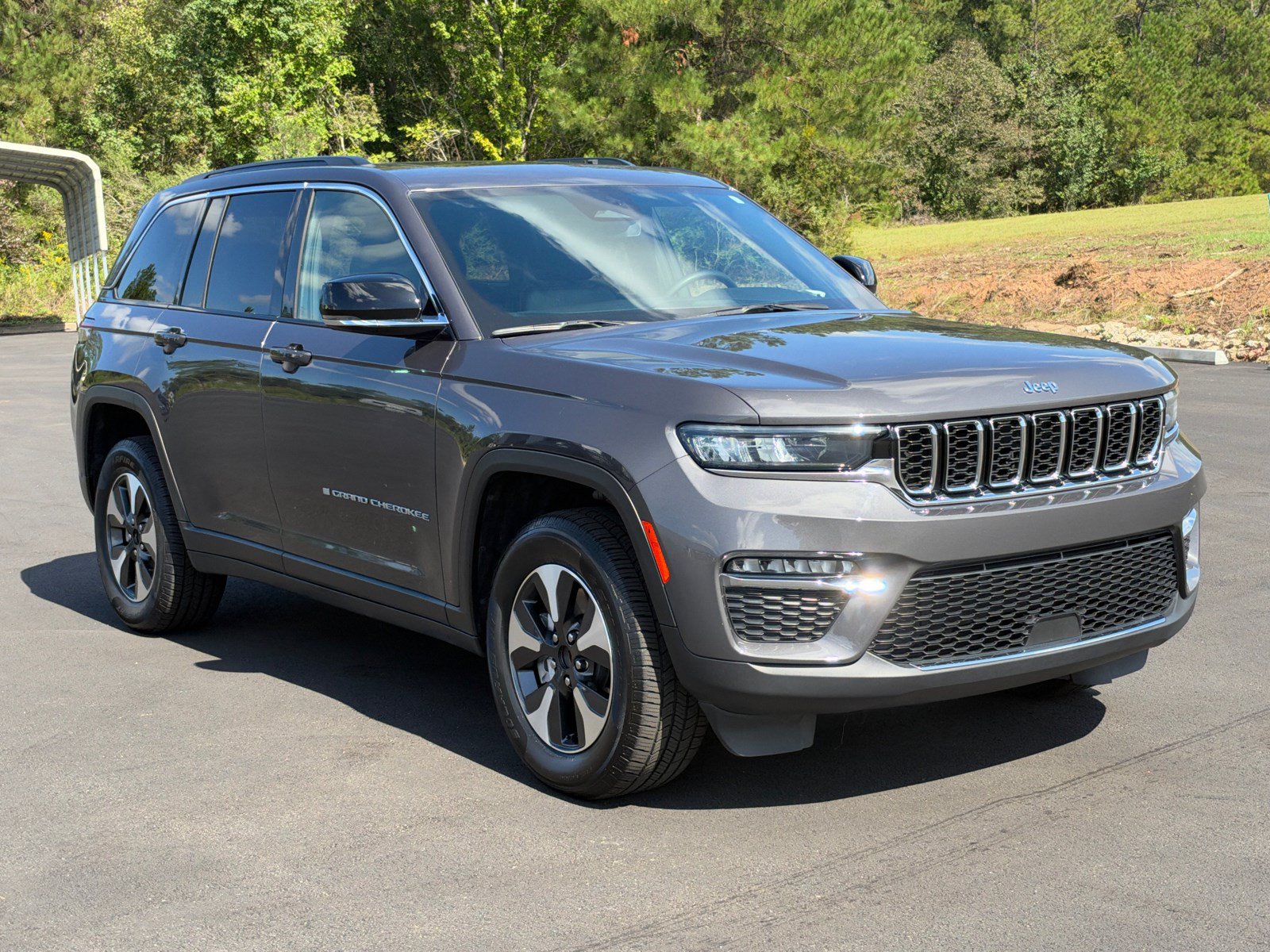 Used 2024 Jeep Grand Cherokee Limited 4xe AWD/4WD image 3