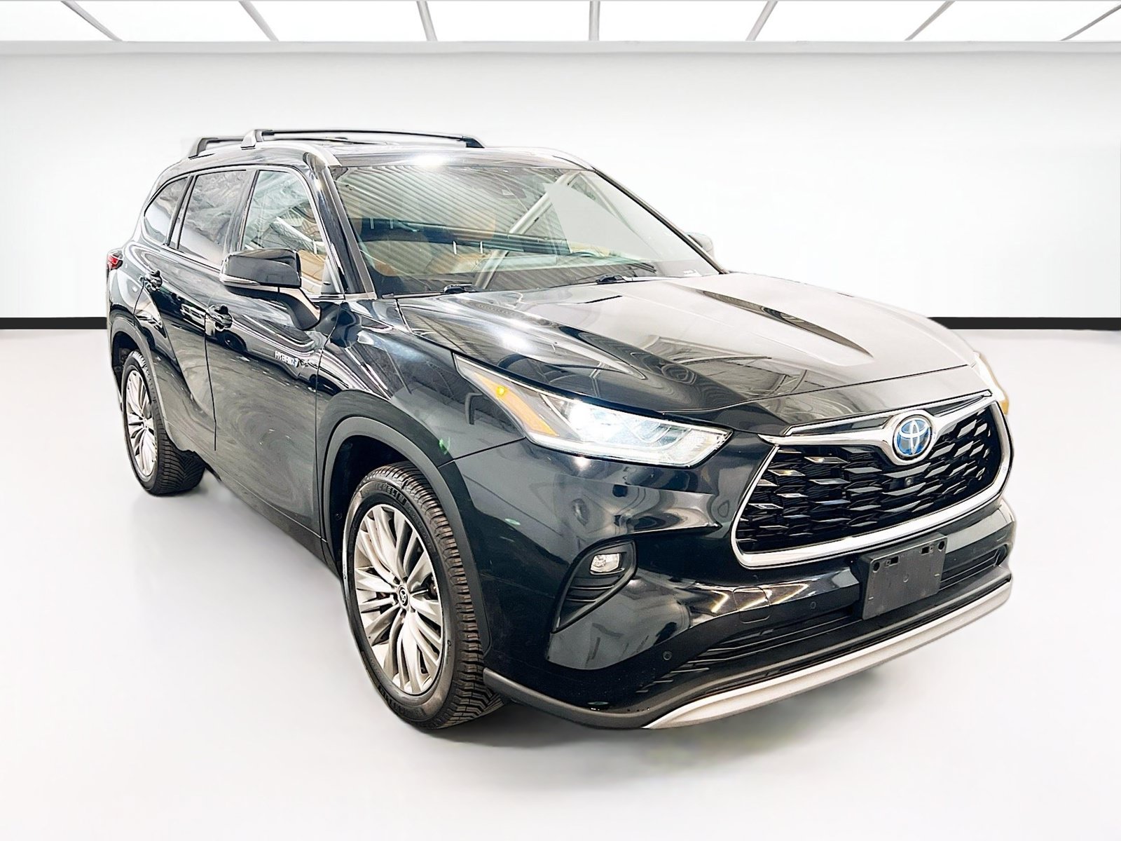 Used 2021 Toyota Highlander Platinum FWD image 3