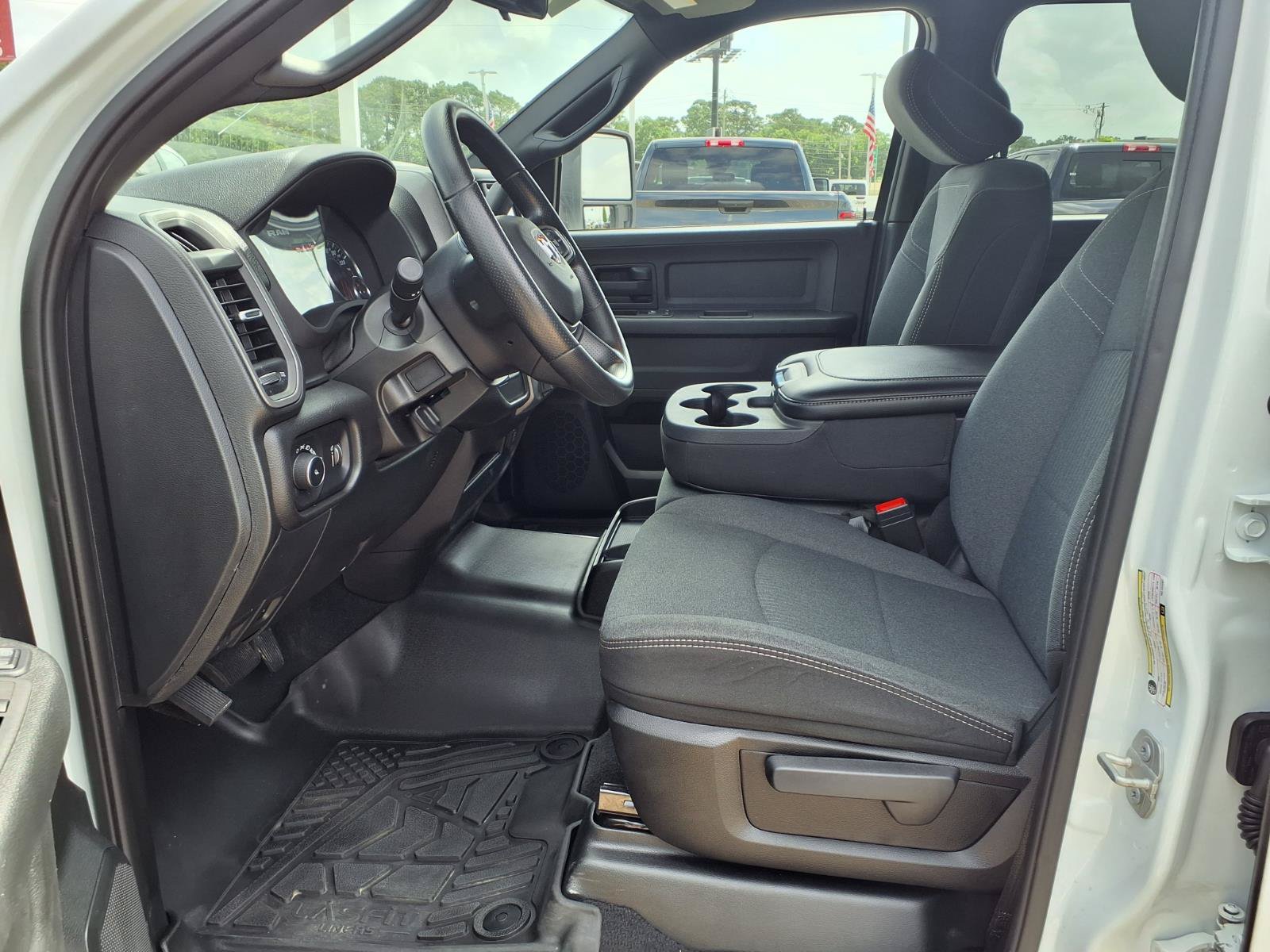 Used 2024 RAM 3500 Tradesman w/ Chrome Appearance Group AWD/4WD image 11