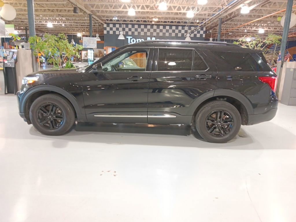 Used 2023 Ford Explorer XLT w/ Equipment Group 202A image 9