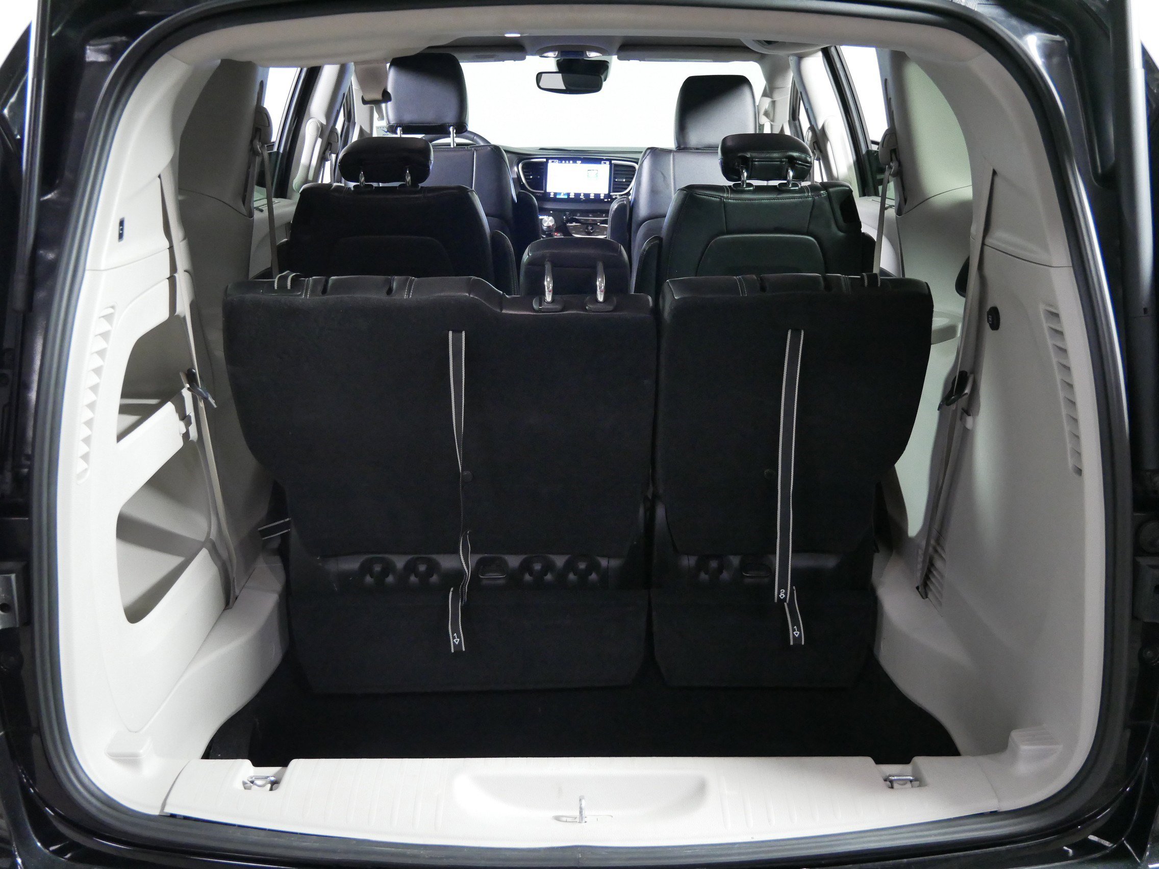 Used 2022 Chrysler Pacifica Touring-L image 18