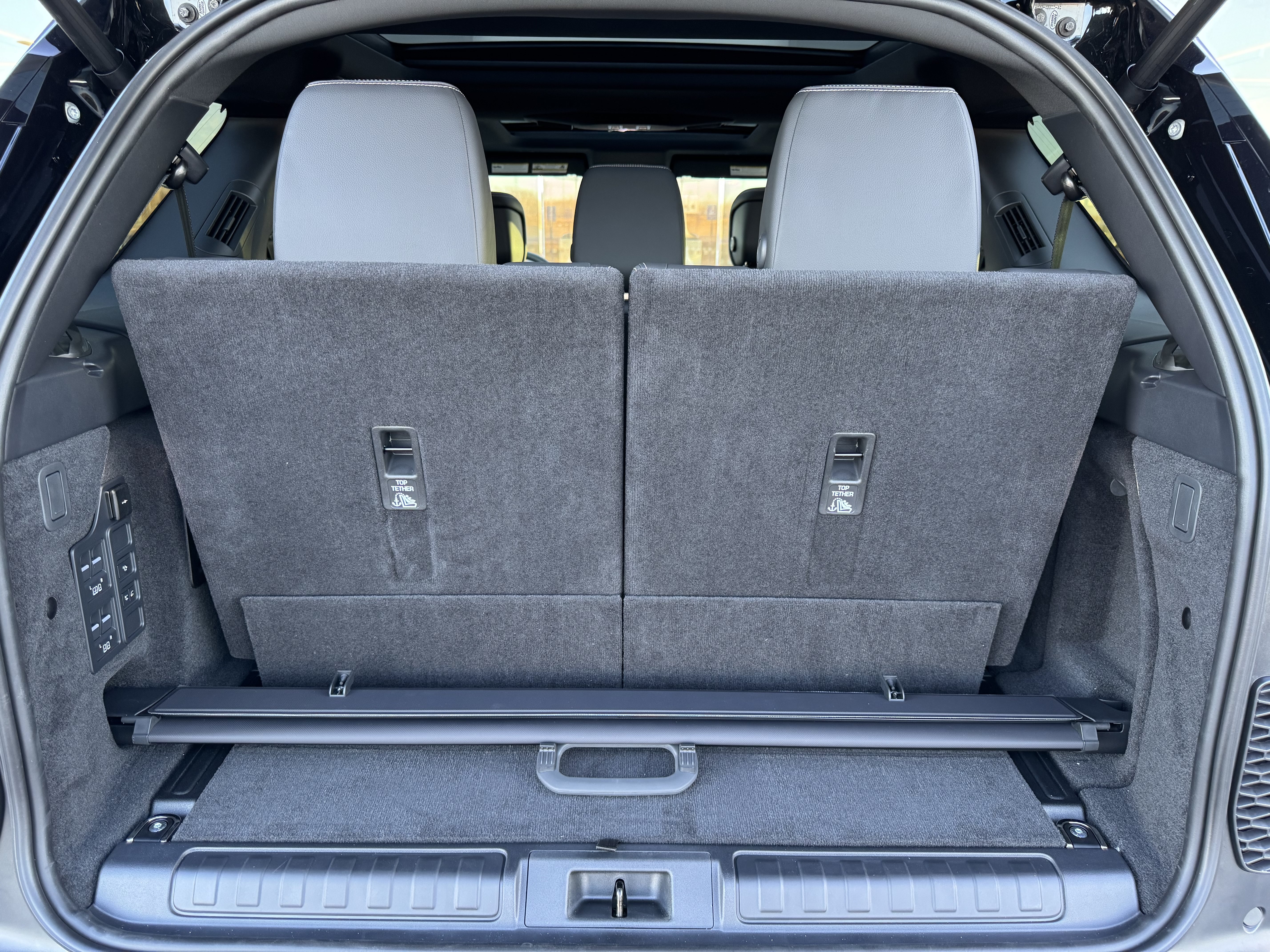 New 2026 Land Rover Discovery Limited Edition AWD/4WD image 32